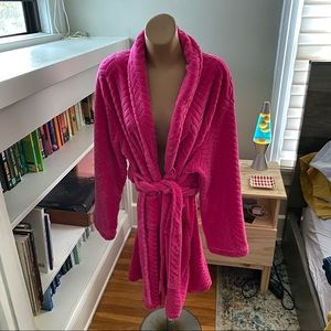 hotel spa collection ladies' plush robe (one size) hot pink